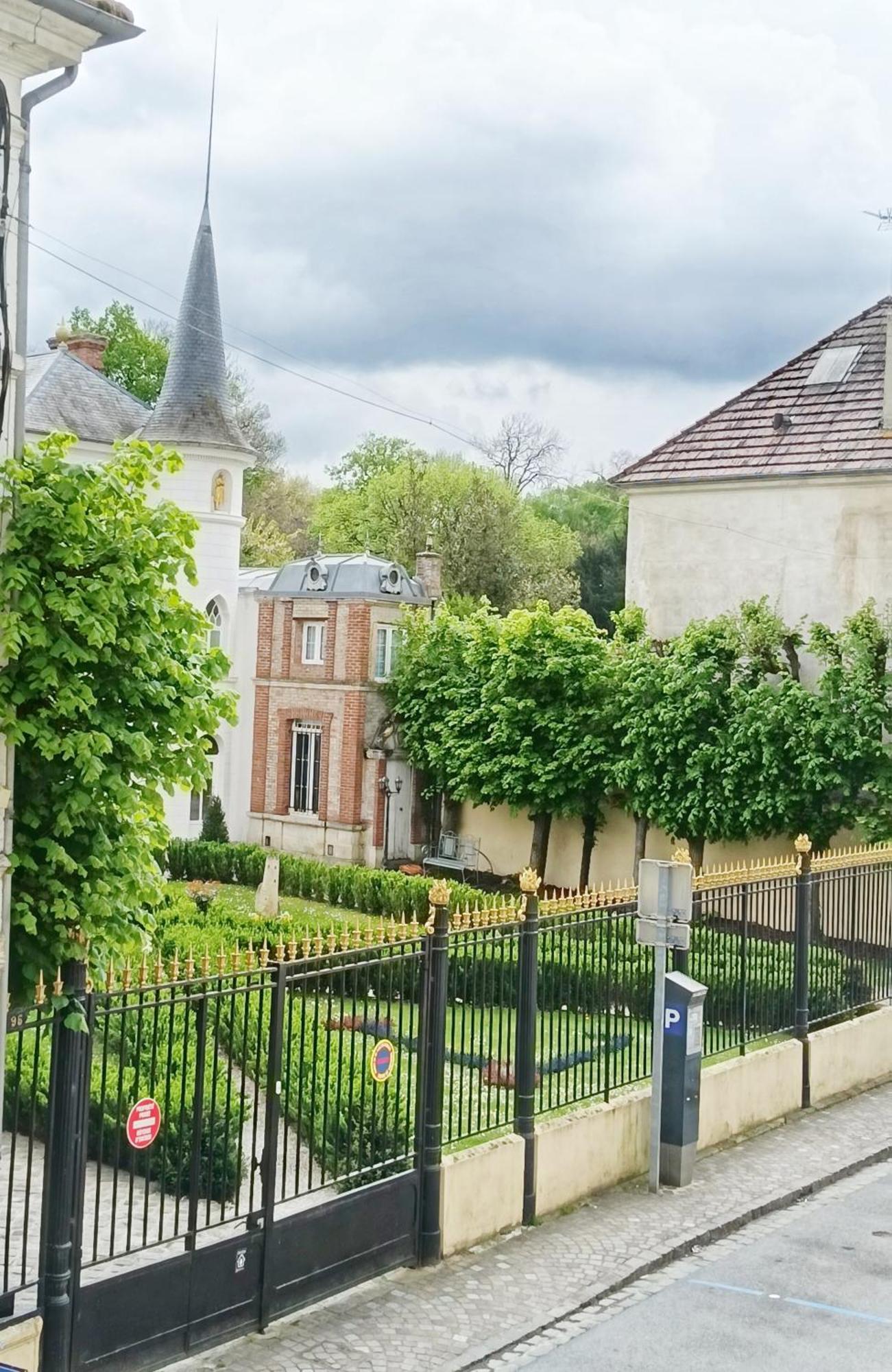 Rooms Home CSM: Private Suites with Terrace for Families Charly-sur-Marne Exterior photo